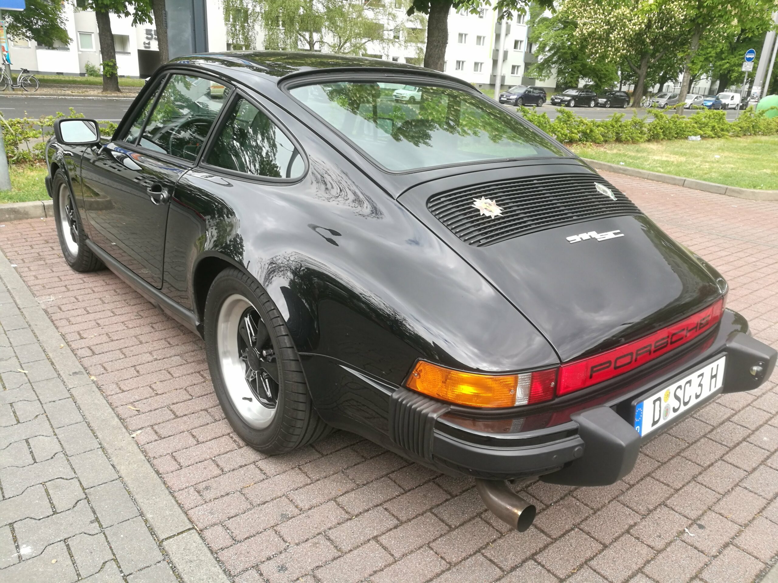 Porsche 911 SC Schwarz Heck Links