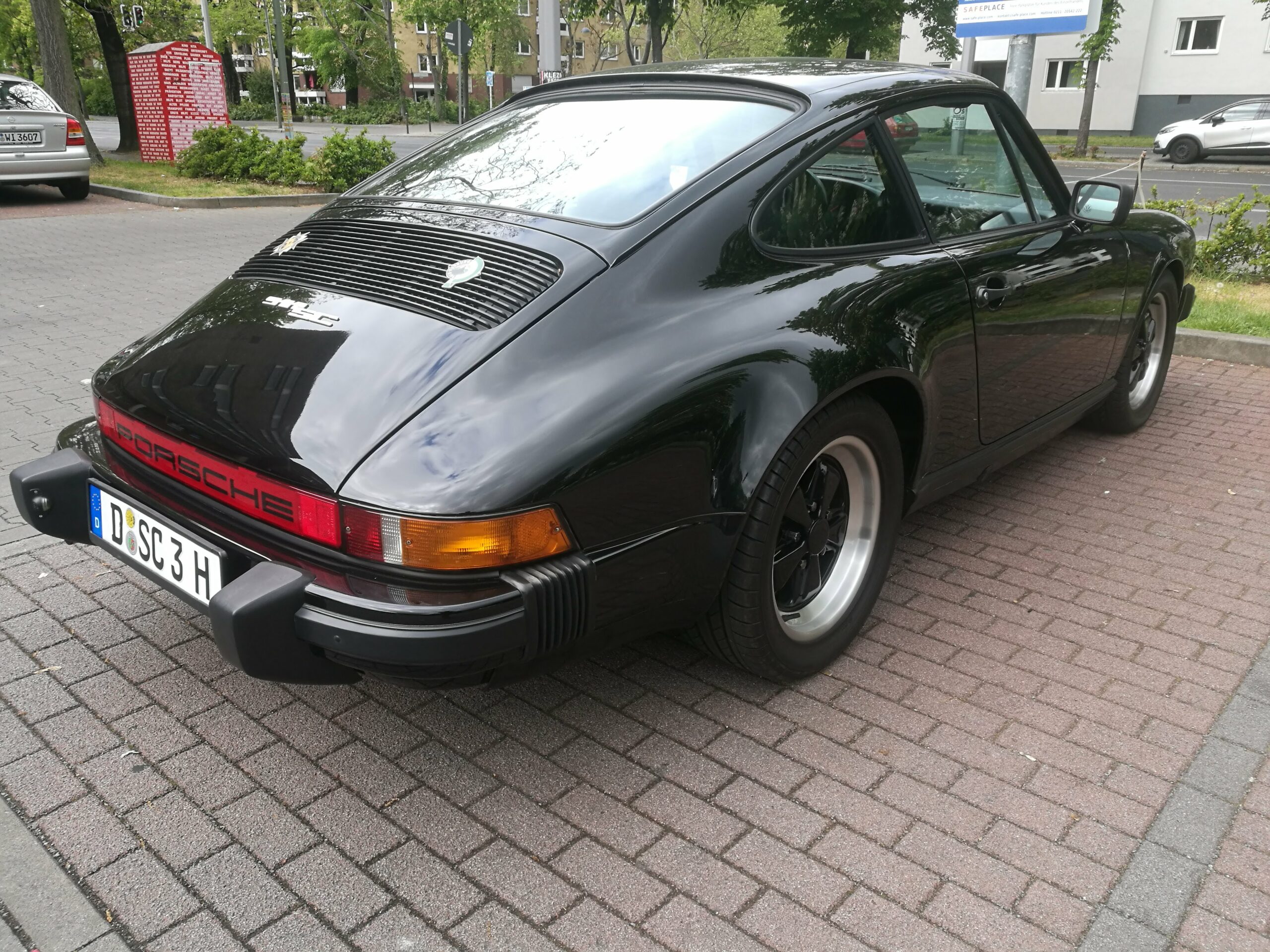 Porsche 911 SC Schwarz Heck Rechts
