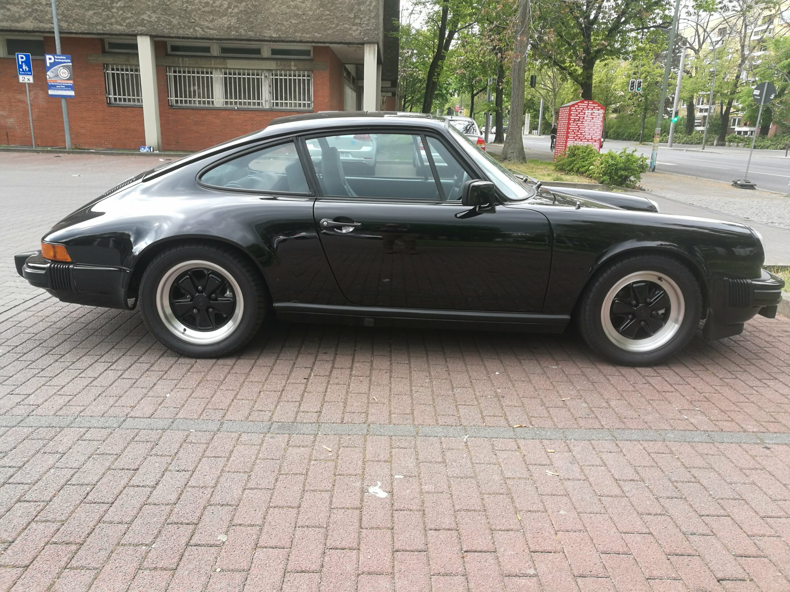 Porsche 911 SC Schwarz Rechte Seite