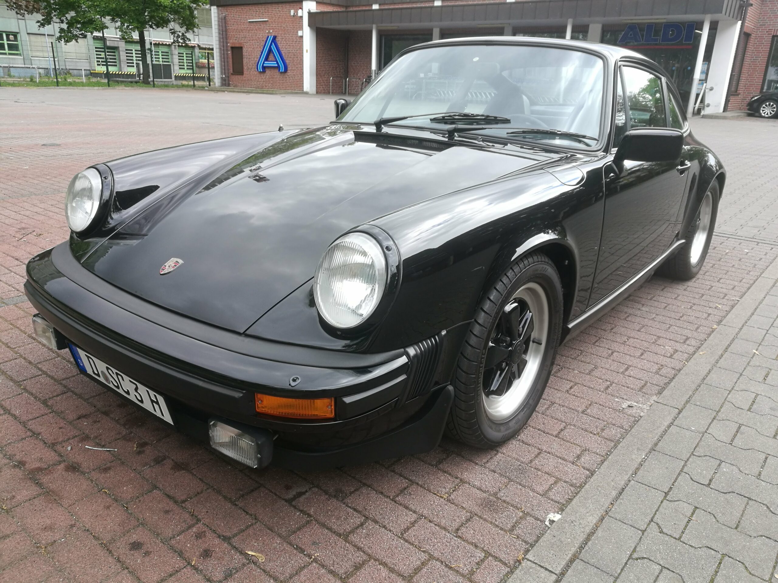 Porsche 911 SC Schwarz